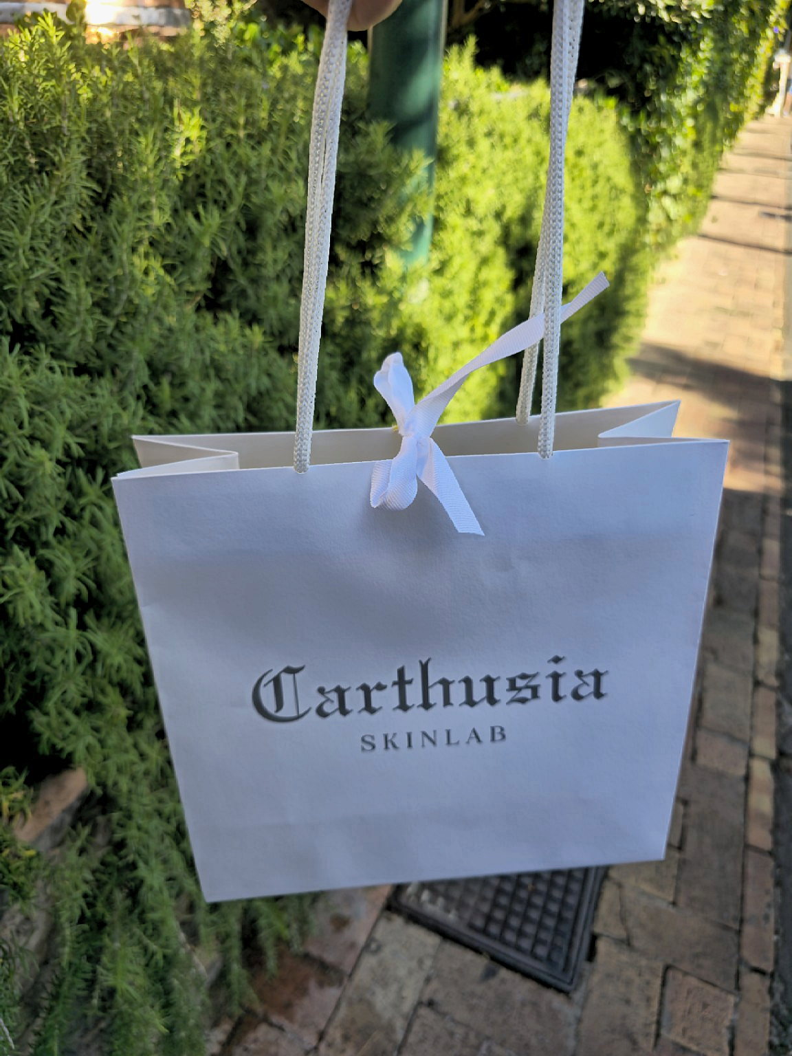 A Carthusia shopping bag in Capri