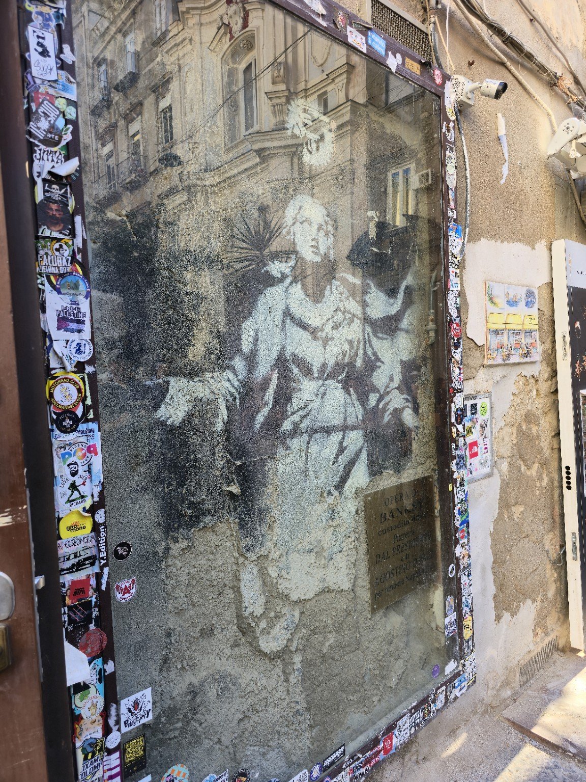 Banksyjeva Madonna con la pistola u Napulju
