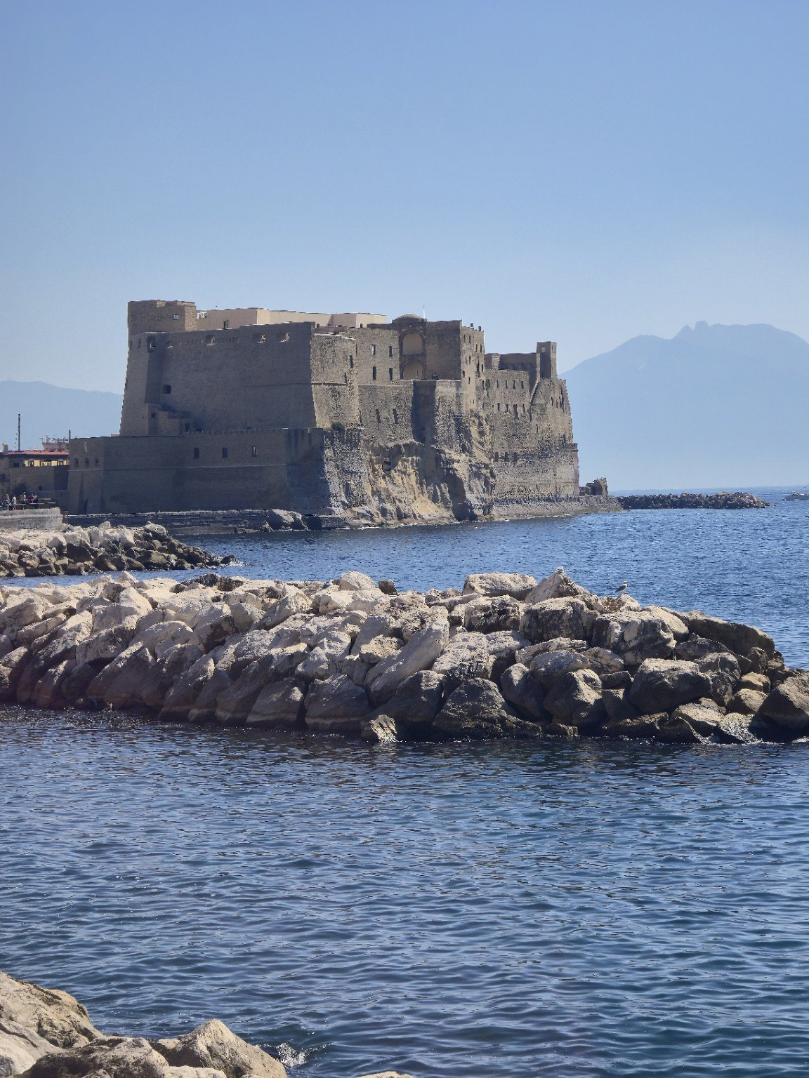 Castel dell'Ovo i obala Napulja