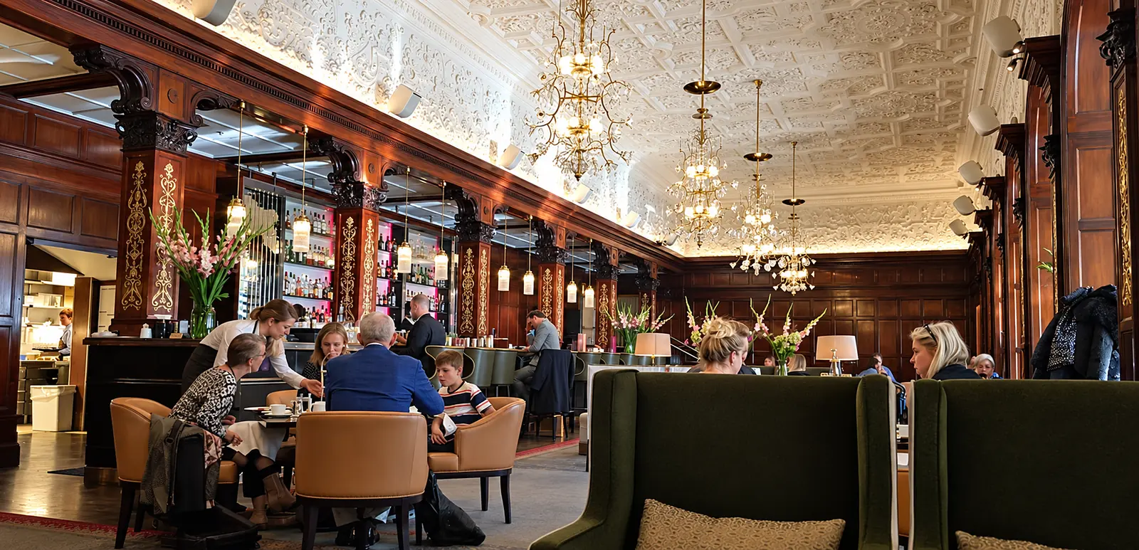 Grand Hôtel salon in Stockholm with wood panelling and chandeliers