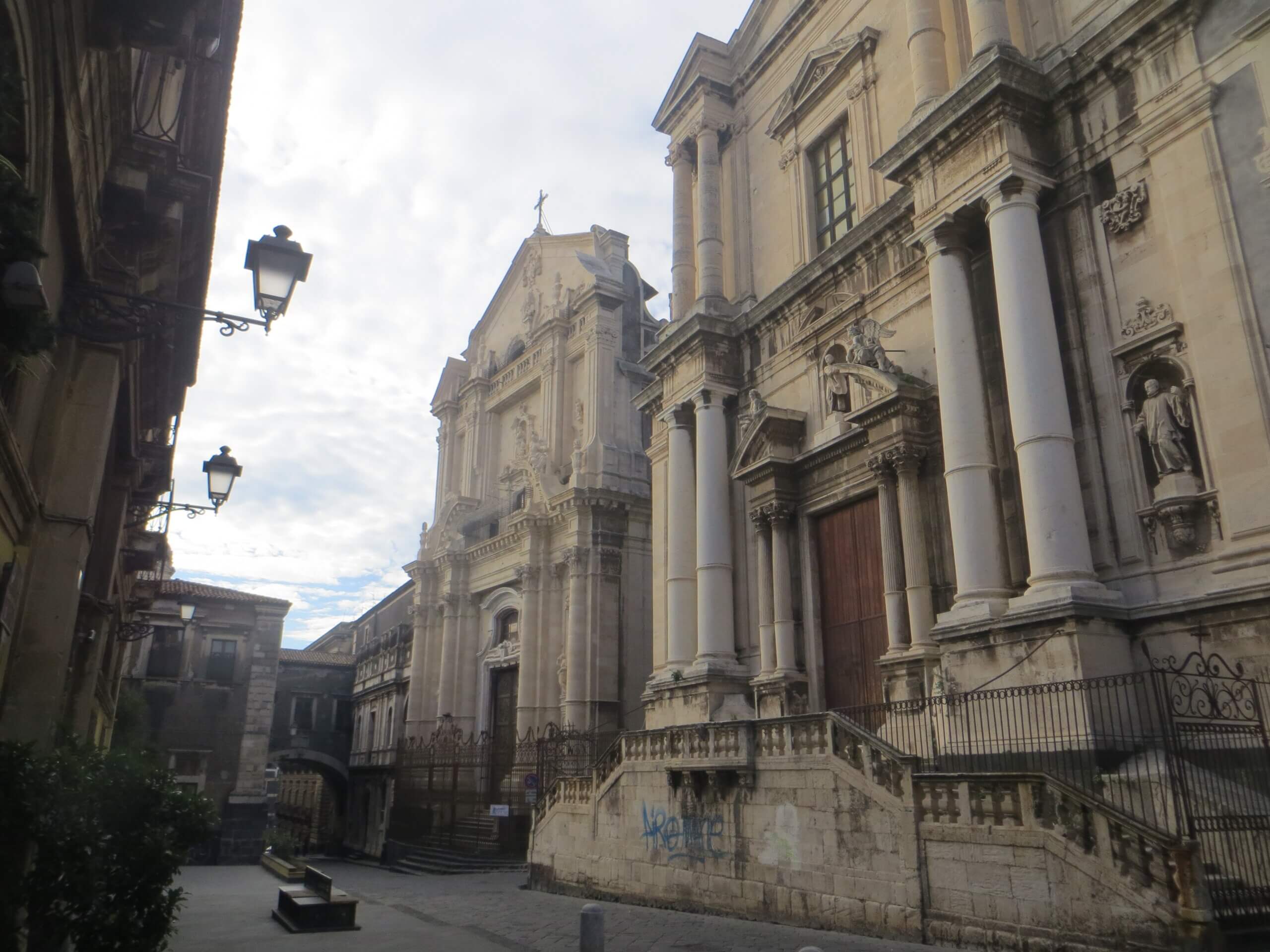 San Benedetto i San Francesco Borgia uz Via Crociferi u Cataniji.