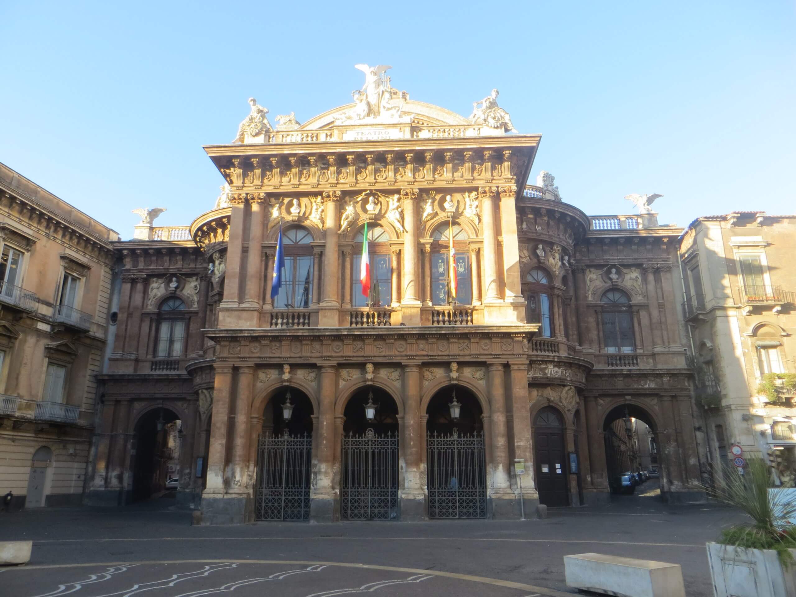 Pročelje kazališta Teatro Massimo Bellini u Cataniji.