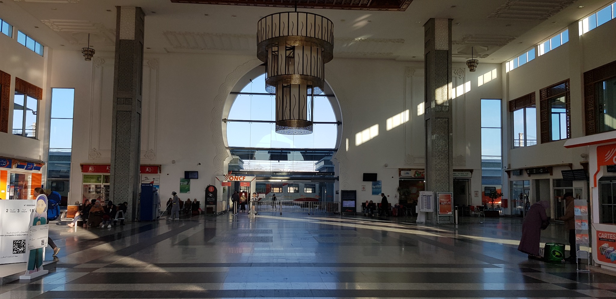 Željeznički kolodvor u Fesu prije polaska za Rabat