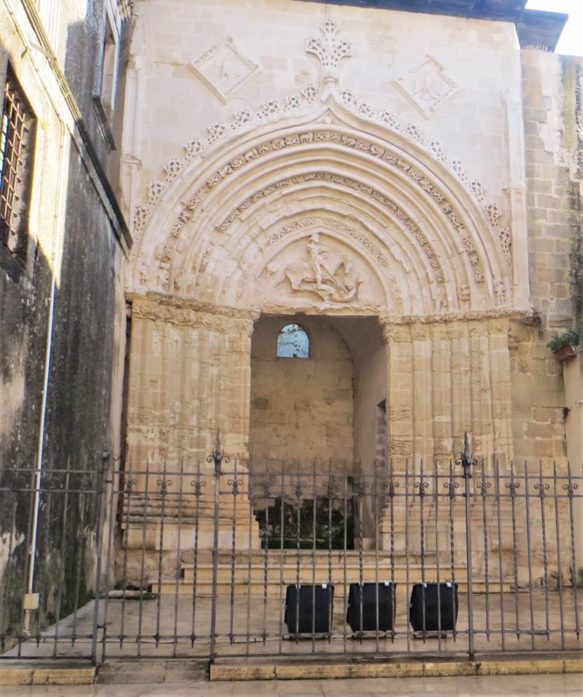 Gotičko-katalonski portal stare crkve San Giorgio